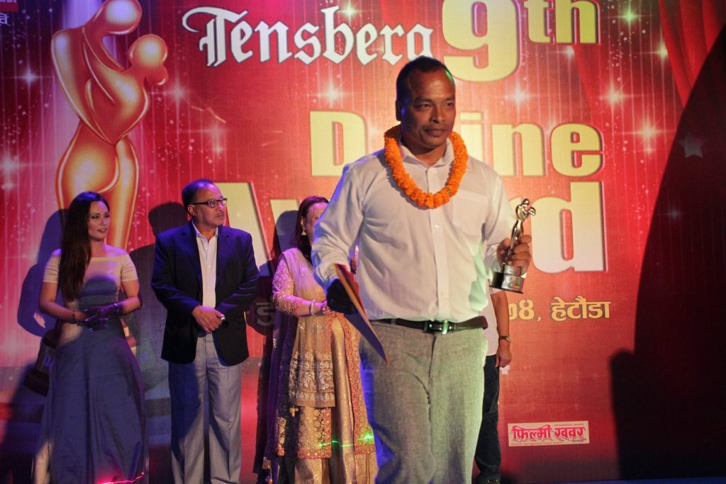 purushottam pradhan award taking